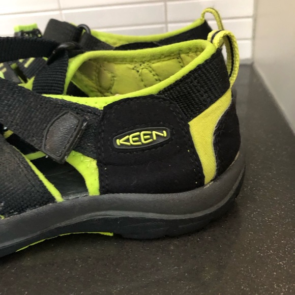 Keens kids lime green & black - Picture 4 of 11